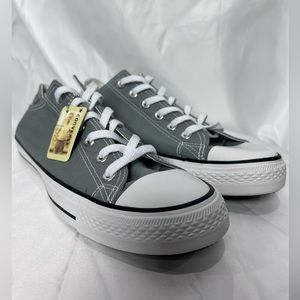 Converse, size 10 men’s, grey colour